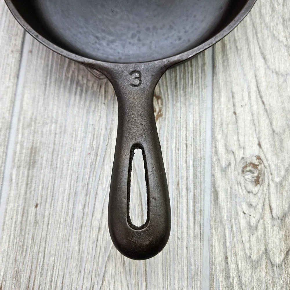 Vintage Unmarked Wagner #3 Cast Iron Skillet‎ 6 1/2 Inch No Spin